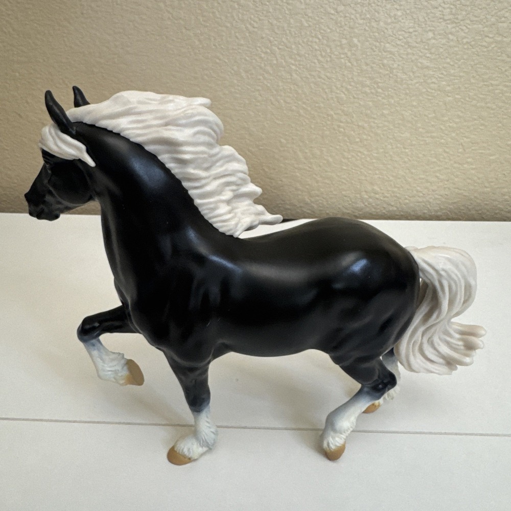 Breyer® Paddock Pals toy horse figure (8 x 7 Inch) - "Mousse"